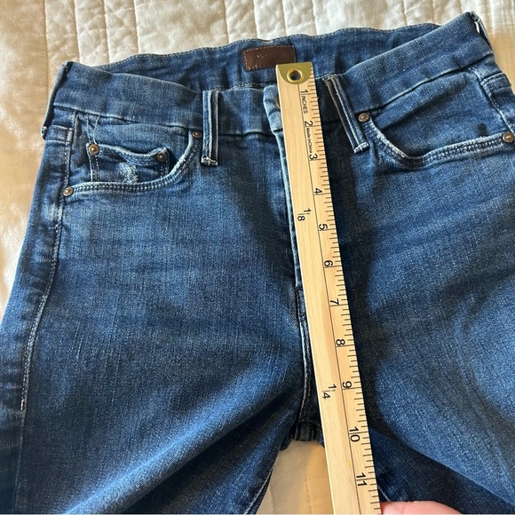 MOTHER The Looker Ankle Fray Jeans in Invitation Only Wash. Size. 25. - Picture 13 of 16